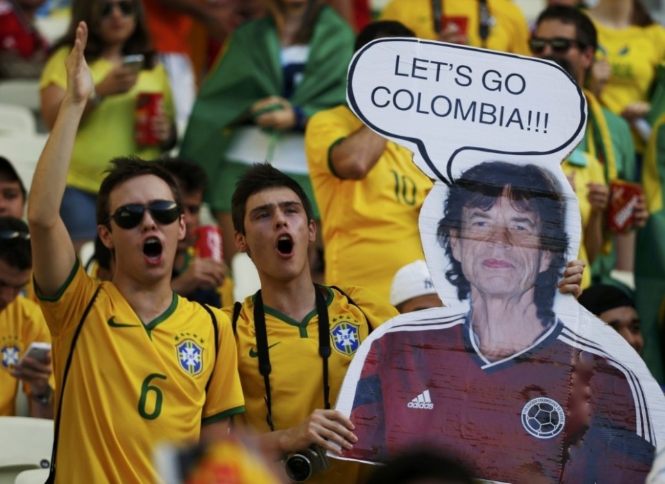 Фанаты сборной Бразилии перед четвертьфиналом «троллили» колумбийцев. Обычно считается, что та сборная, за которую болеет Мик Джаггер, непременно проигрывает на ближайшем чемпионате мира. Надо сказать, что это сработало — в четвертьфинале Бразилия победила Колумбию 2:1