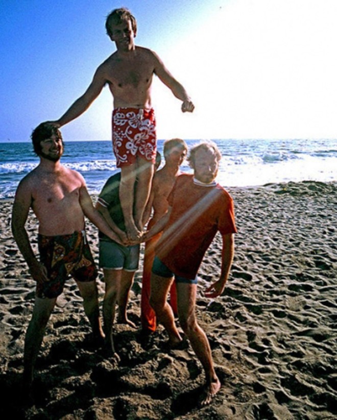 The Beach Boys на пляже в Калифорнии в 1966 году