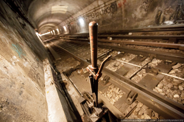 11_Ручная стрелка в подземном метро