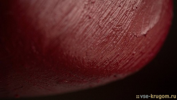 Губная помада под микроскопом