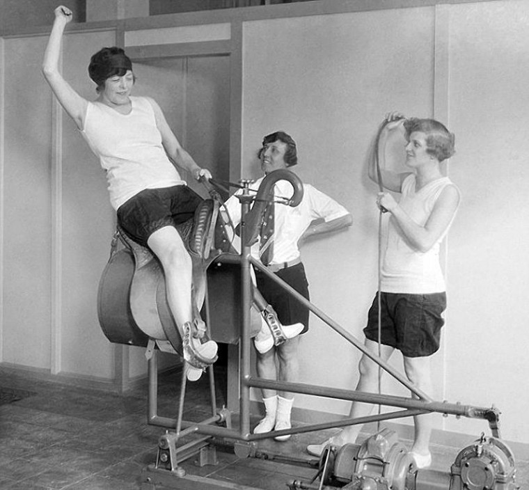 В 1928-м году знаменитый американский аттракцион «брыкающийся бык» использовался в качестве тренажера в одном из залов Калифорнии